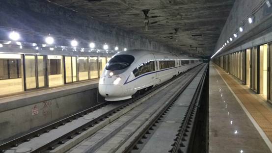 世界列车通过速度最快的地下火车站开通运营-