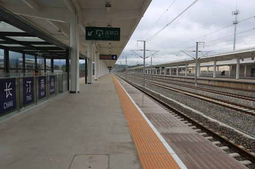 图为新建成的长汀南站.