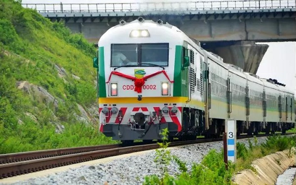 中國鐵建承建、運營的尼日利亞鐵路現代化項目阿布賈至卡杜納段（簡稱阿卡鐵路）