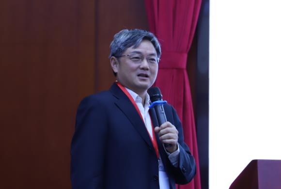 中國人民大學校務委員會副主任楊瑞龍發言
