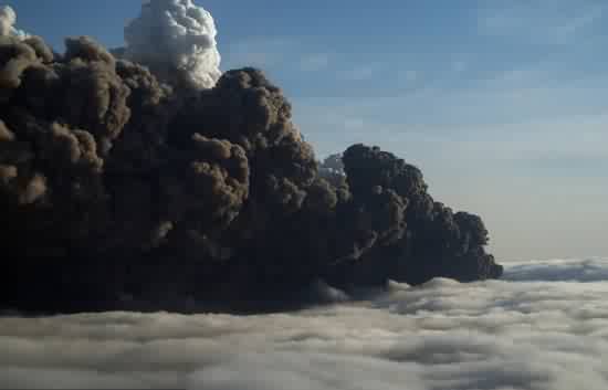 冰岛火山爆发欧洲多国禁飞时间延长1天 (9)--中
